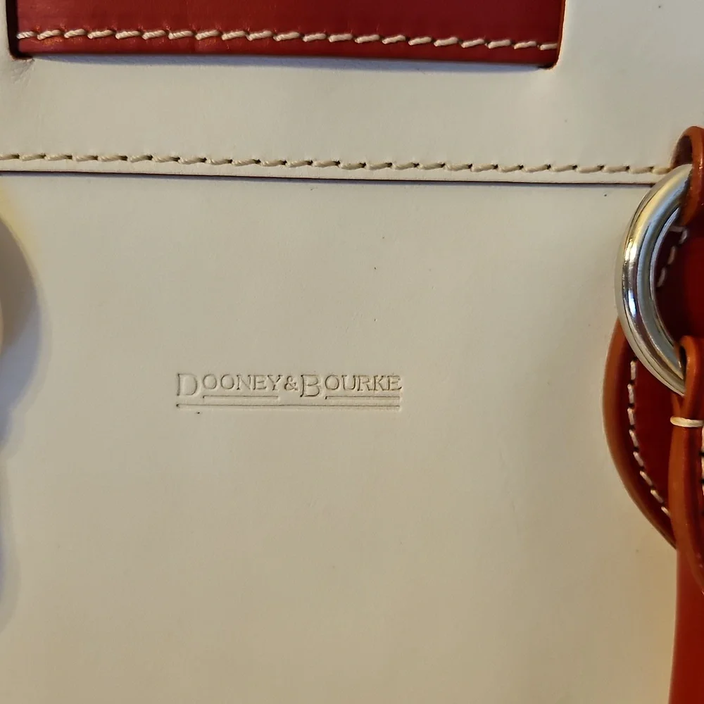 Alto Dooney & Bourke Satchel - Picture 11 of 14